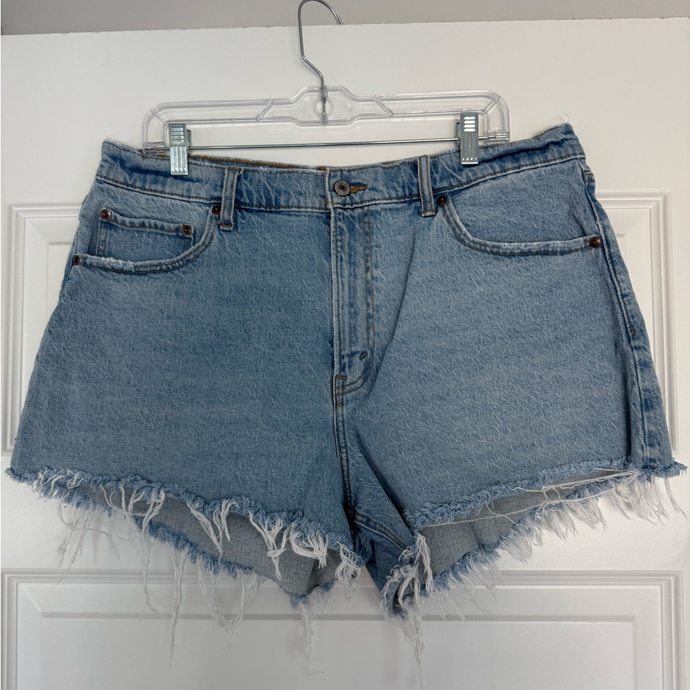 Abercrombie and Fitch- Curve Love High Rise 90s Cutoff Jean Shorts - Size 16/33